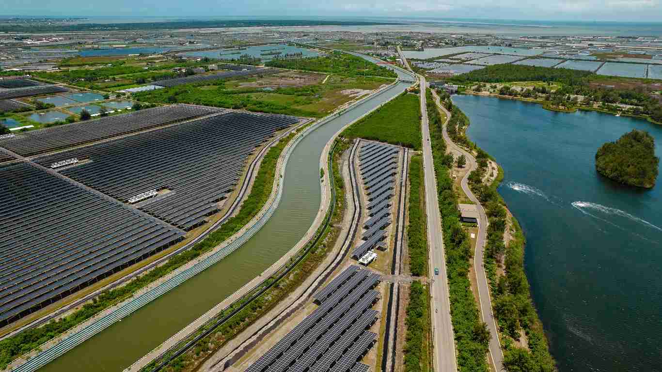 蓝狮在线能源事业提供智慧能源管理、、太阳能监控管理、、全方位电厂建置及运维解决方案，，，，并拥有管理超过6000案场的经验